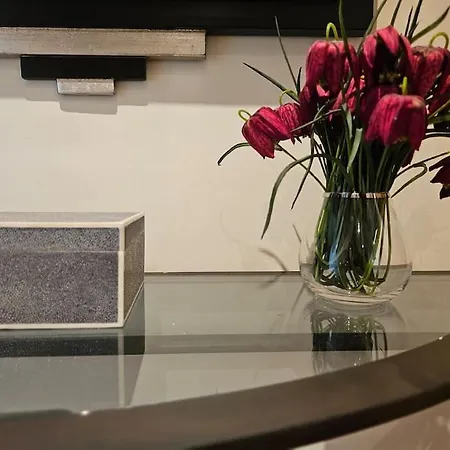 Apartment 640a Laura By R2r Consulting *