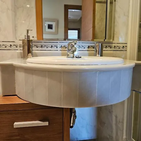 640a Laura By R2r Consulting Appartement *